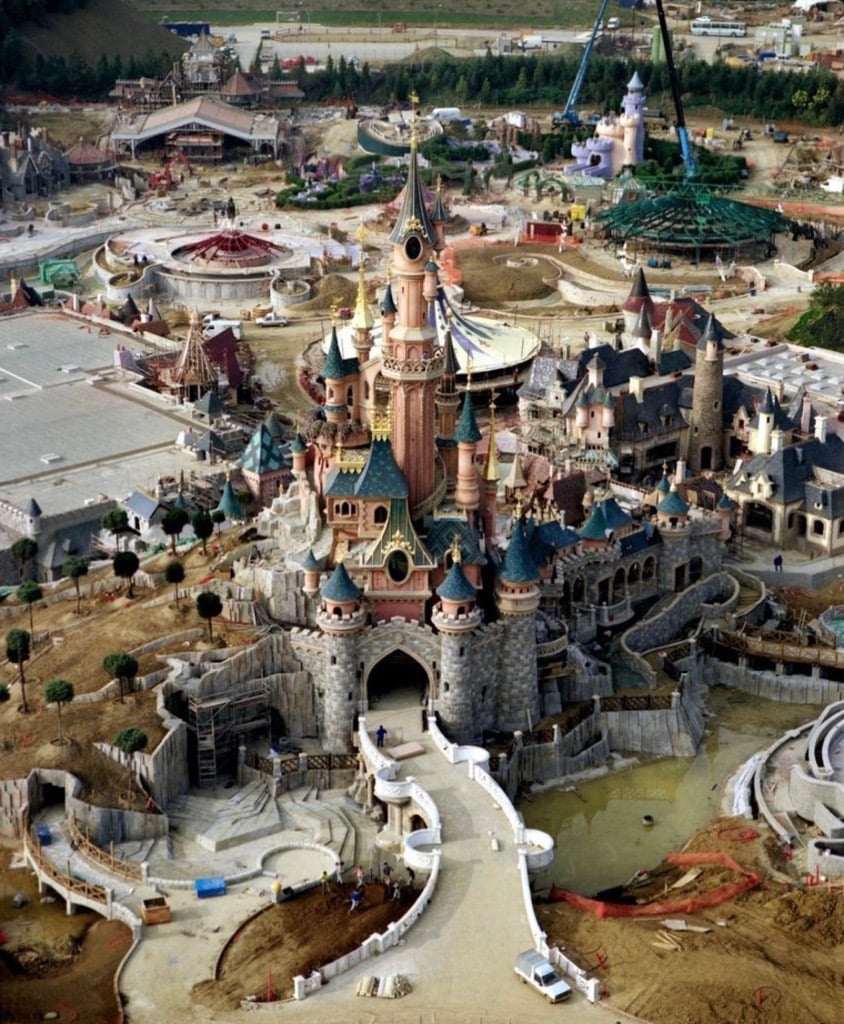 Consider yourself a Disney Parks expert? Here are the top 10 fascinating Disneyland Paris facts we bet you didn’t know…