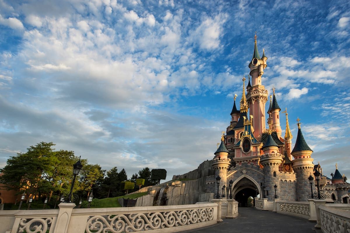 Theme Parks & Attractions